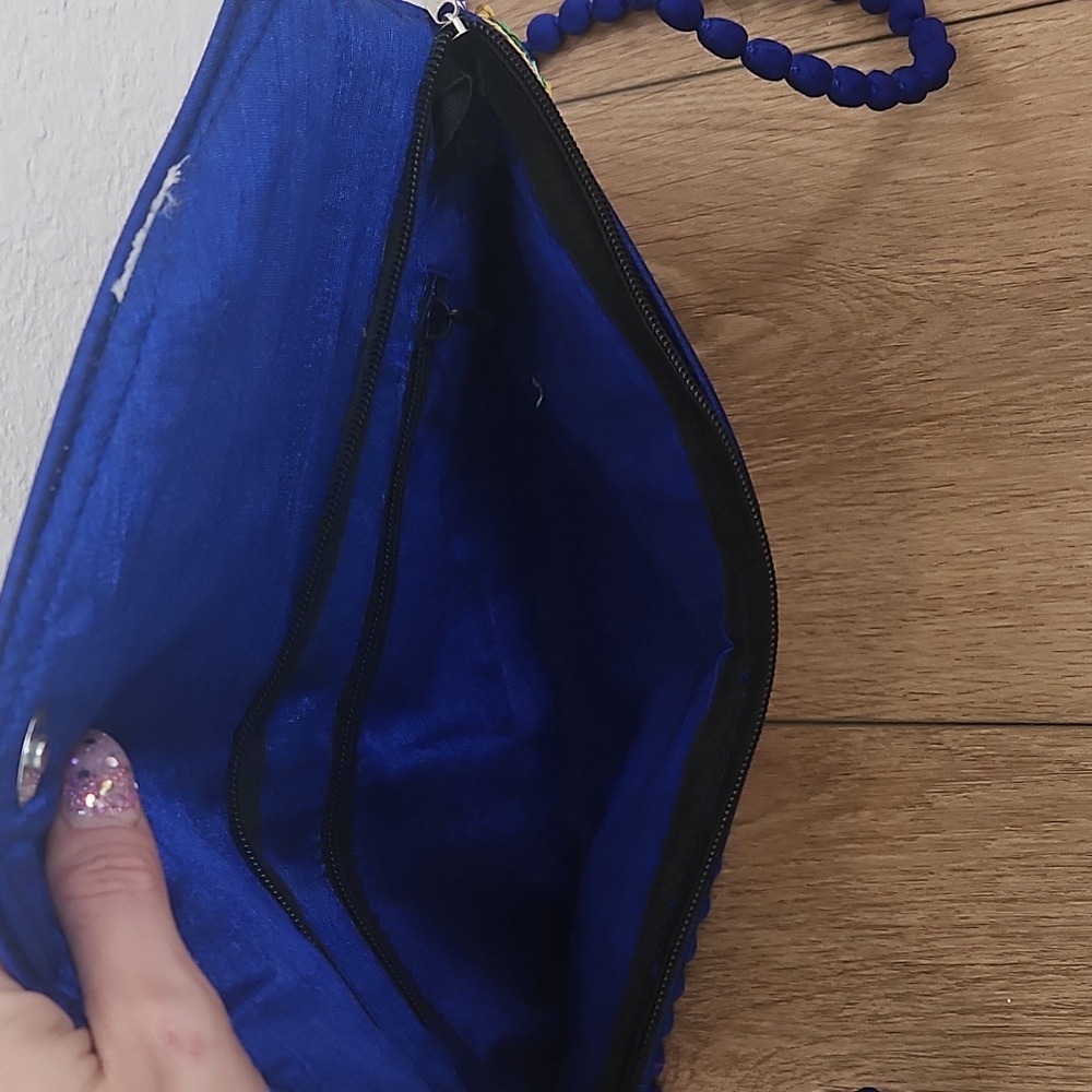 Embroidered Purse - Picture 6 of 9